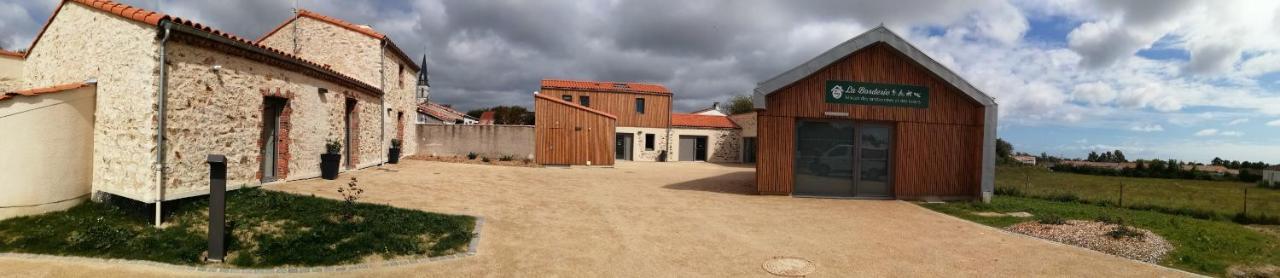 La Borderie - Maison Des Randonnees - Gite Etape - Gite De Groupe Vaire Room photo